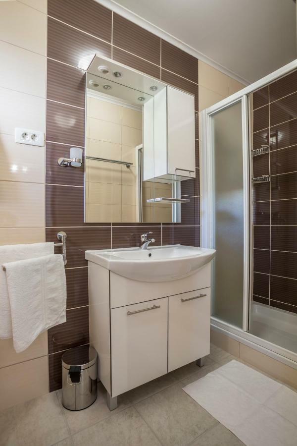 Apartments Bezmalinovic 2 Bol Dış mekan fotoğraf